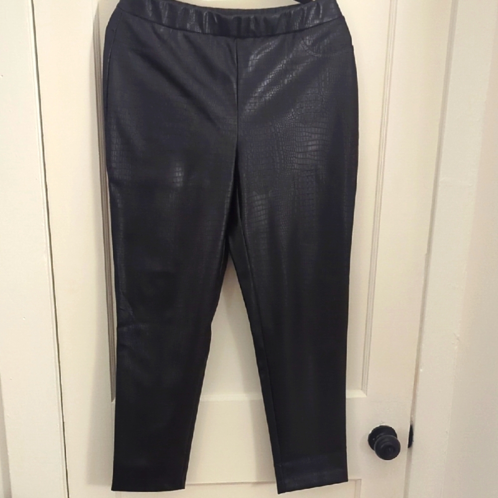 Women's Black ISAAC MIZRAHI Crocodile Texture Women's Pants Size 6 - Picture 1 of 2